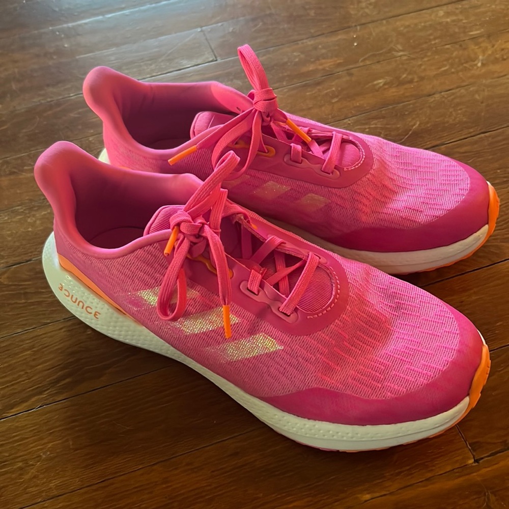 Adidas Bounce size 7 Woman’s